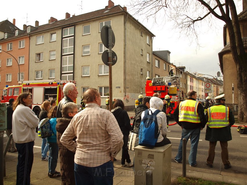 Feuer Koeln Muelheim Montanusstr Ruedesheimerstr 57.JPG